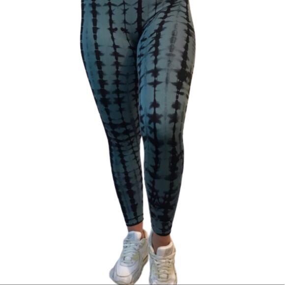 Beautiful Black and Blue Tie Dye Leggings Size Small - Picture 4 of 7